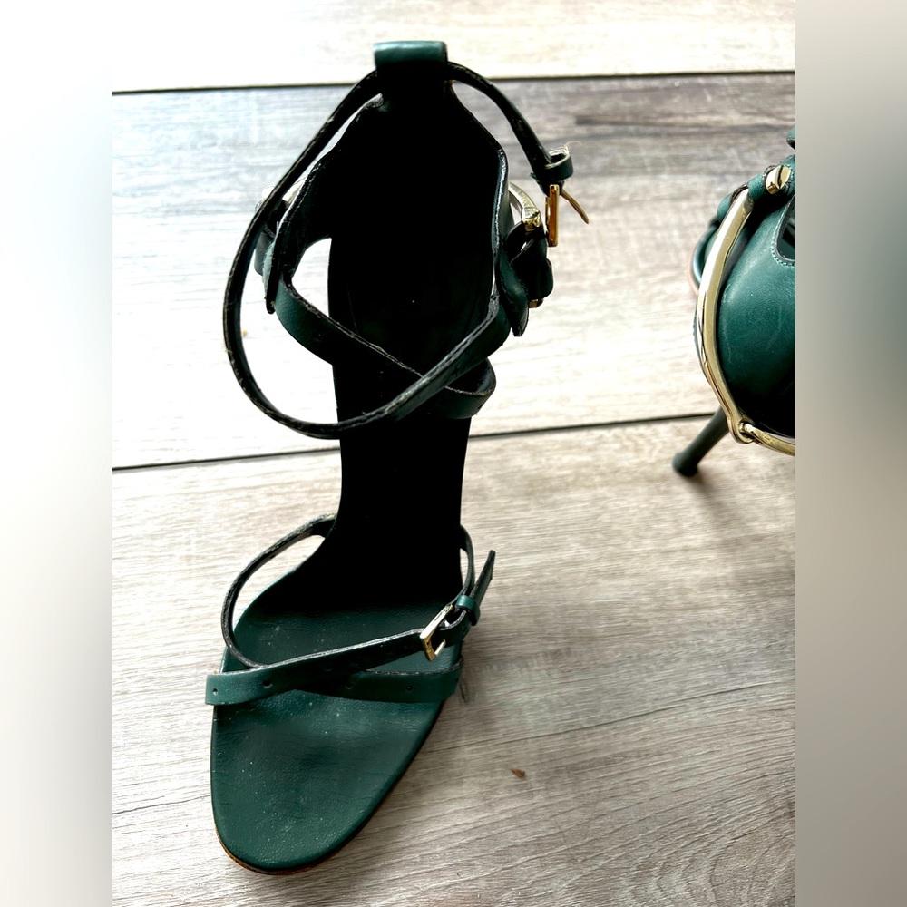 Gucci Horsebit sandal. Size 7. Dark green